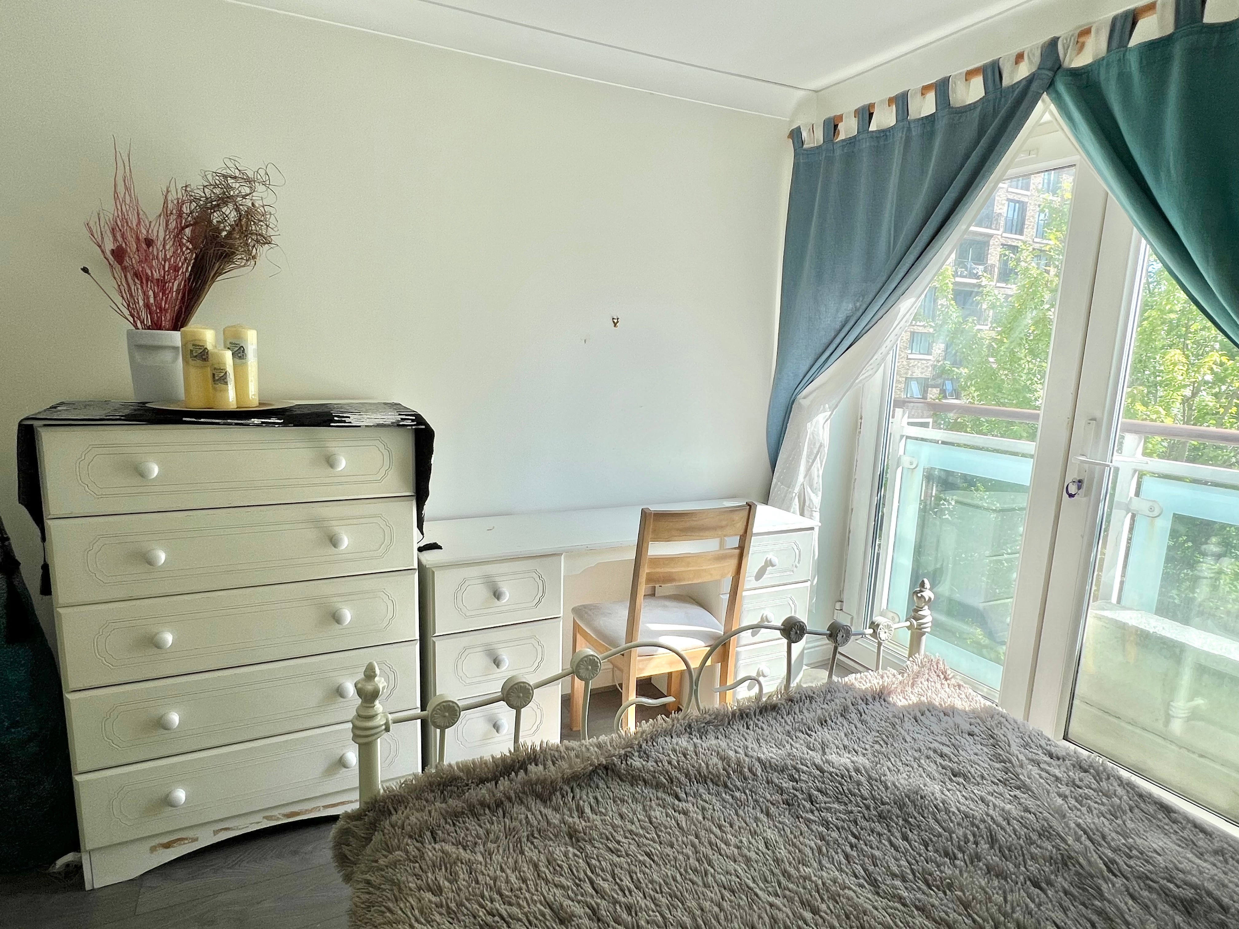 Flat Surrey Quays Road in Greater London
