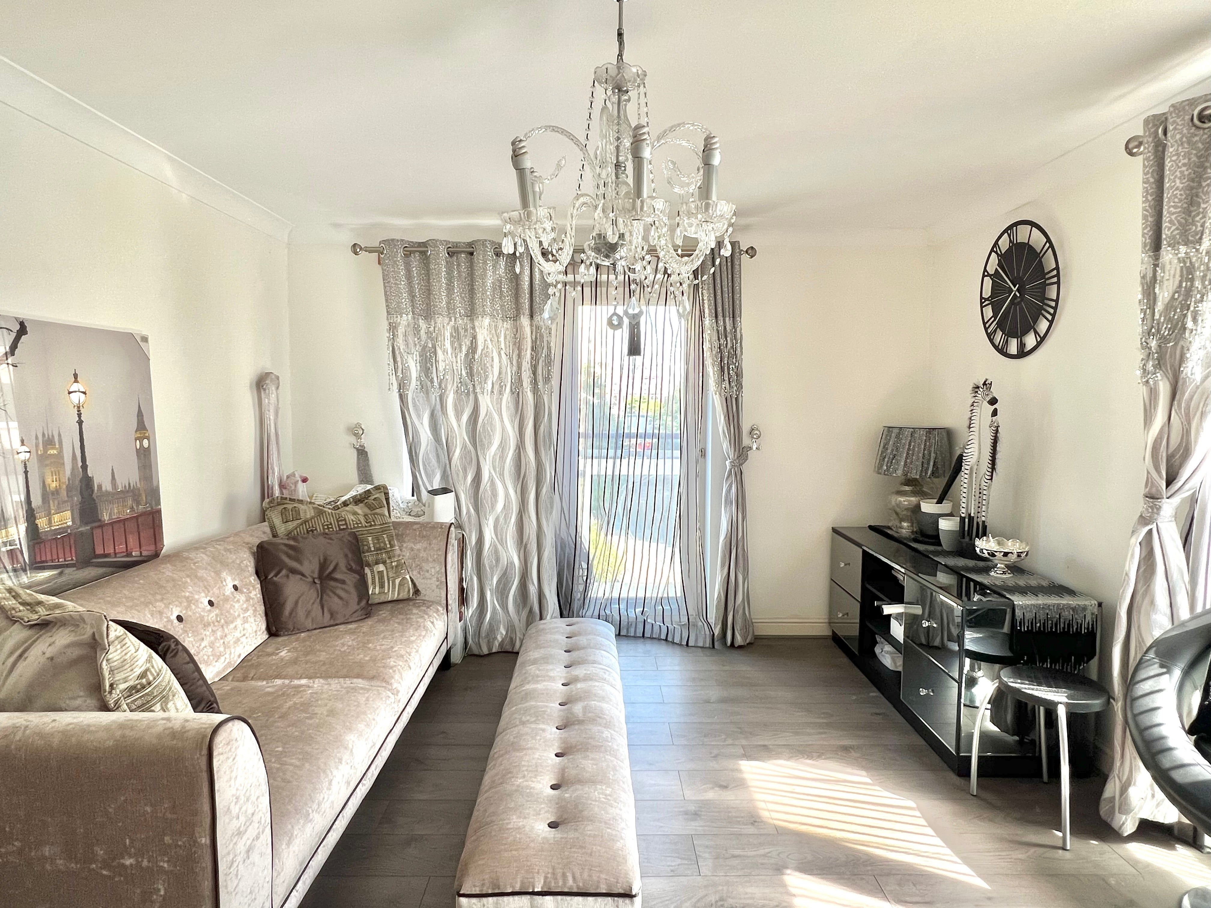 Flat Surrey Quays Road in Greater London