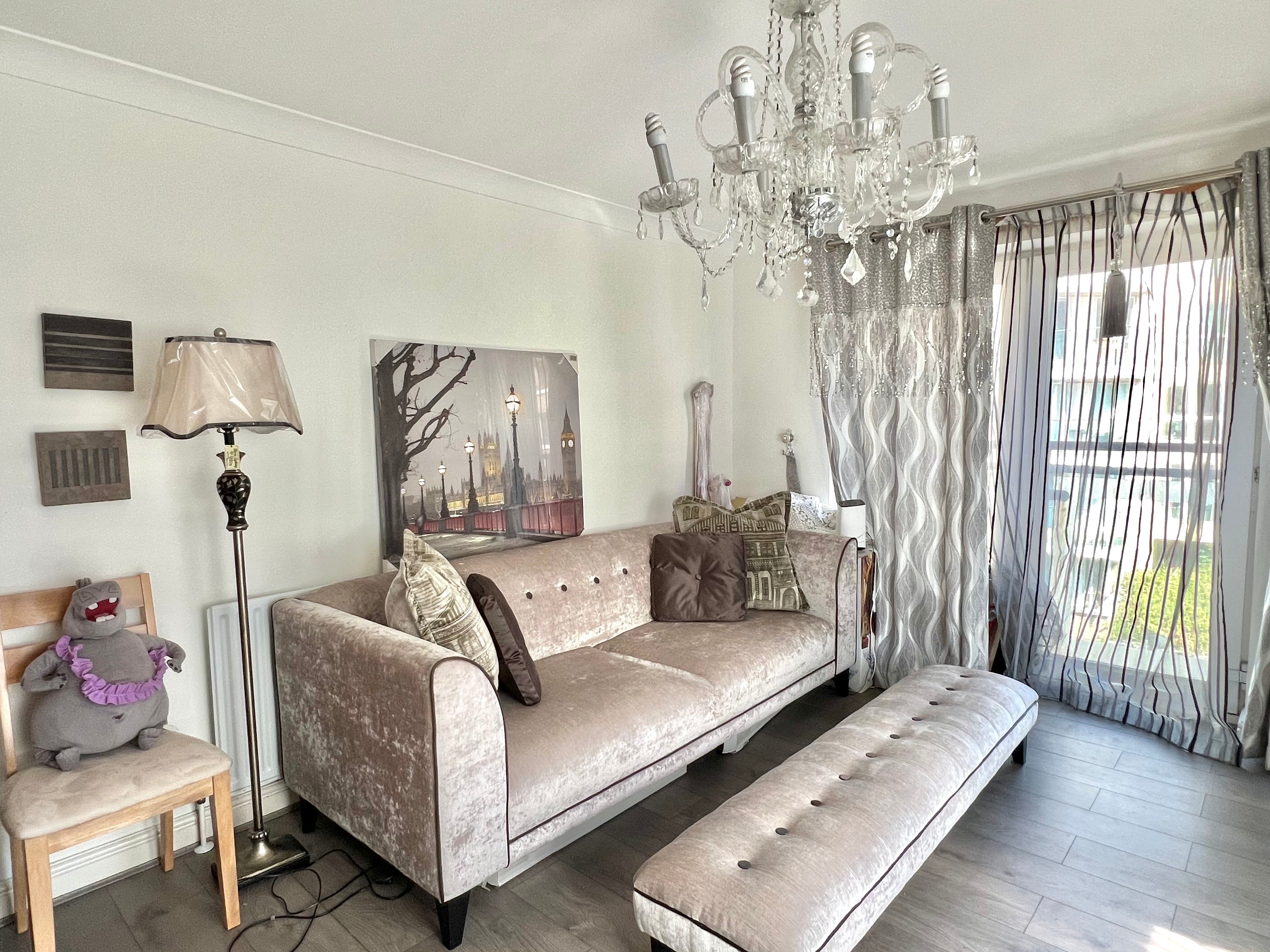 Flat Surrey Quays Road in Greater London