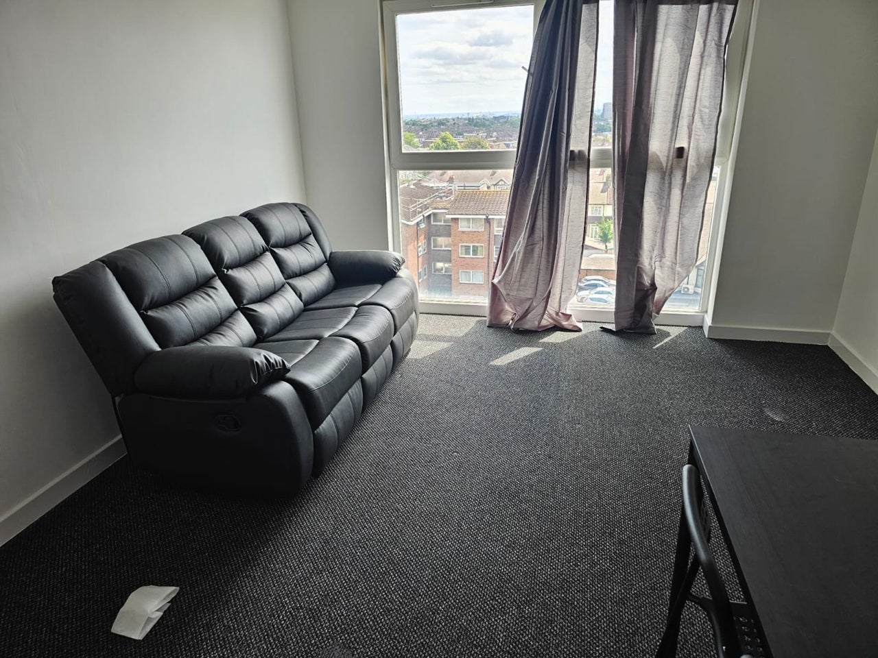 Flat Eastern Avenue in Greater London