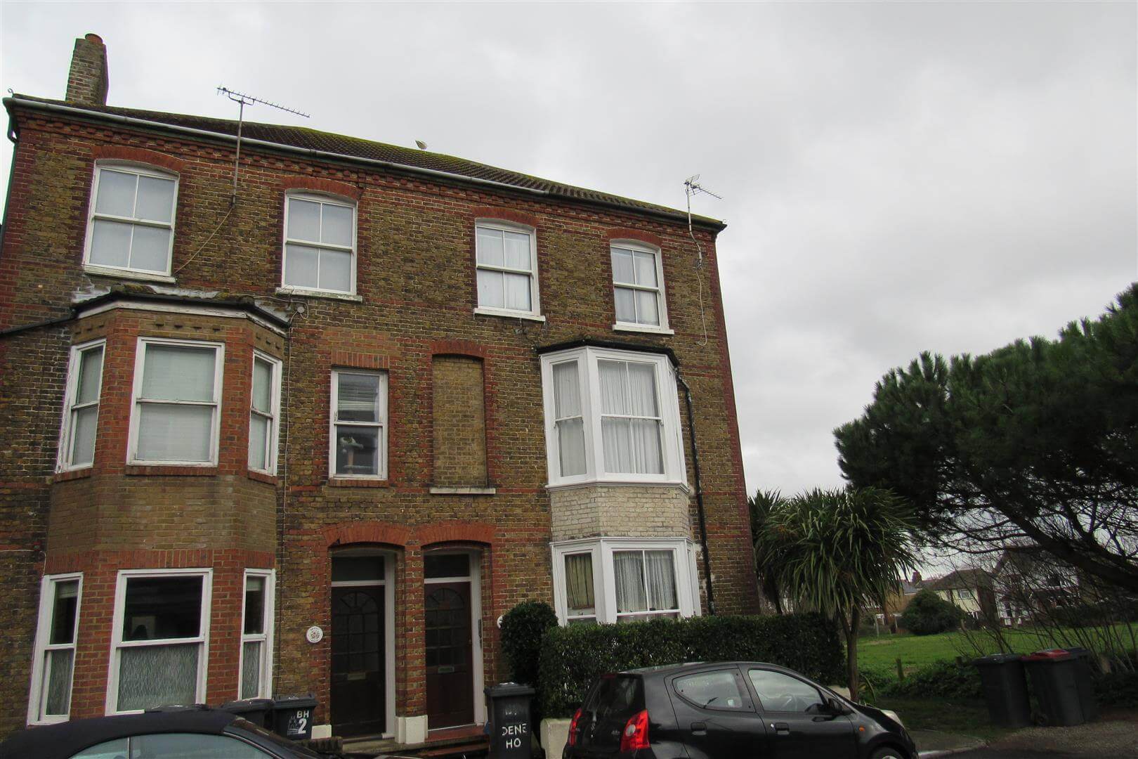 Flat Oxenden Street in Canterbury