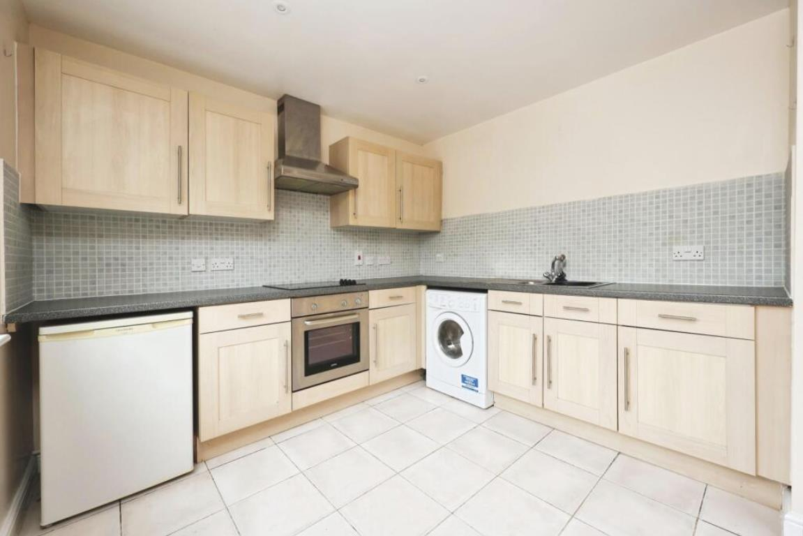 Flat Kingsway in Greater London
