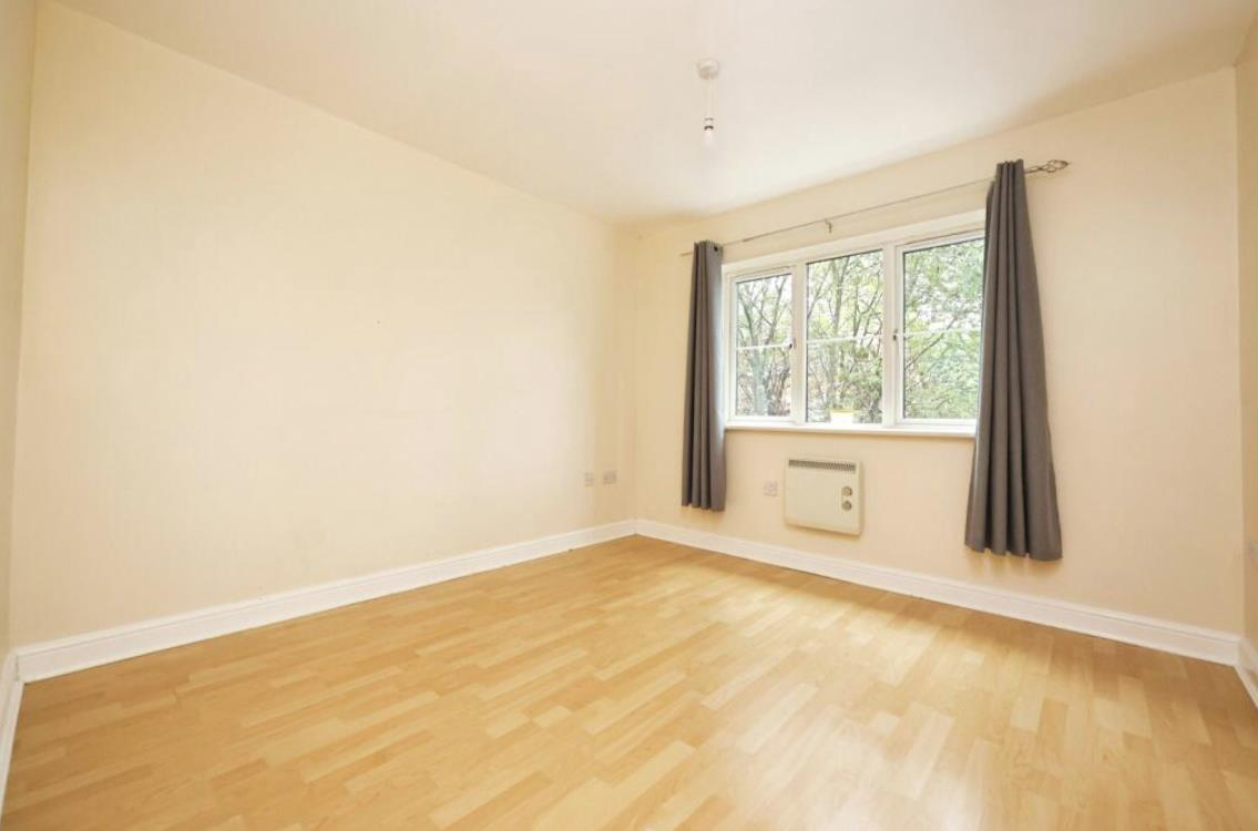 Flat Kingsway in Greater London