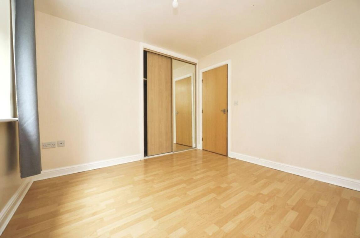 Flat Kingsway in Greater London