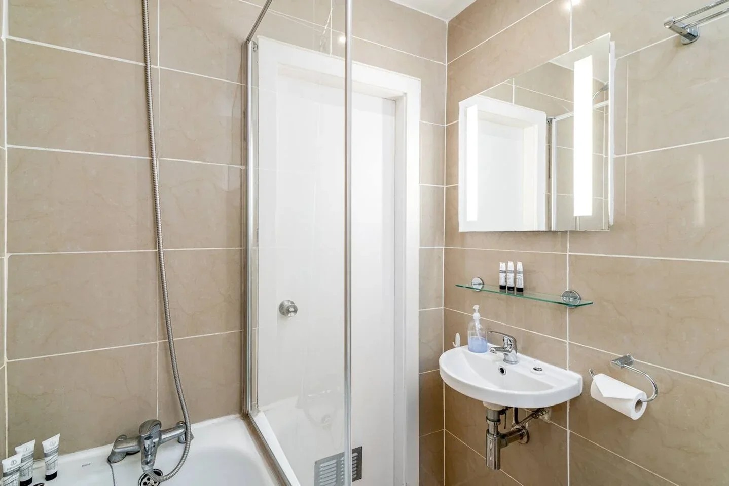 Room Hanson Street in City of Westminster