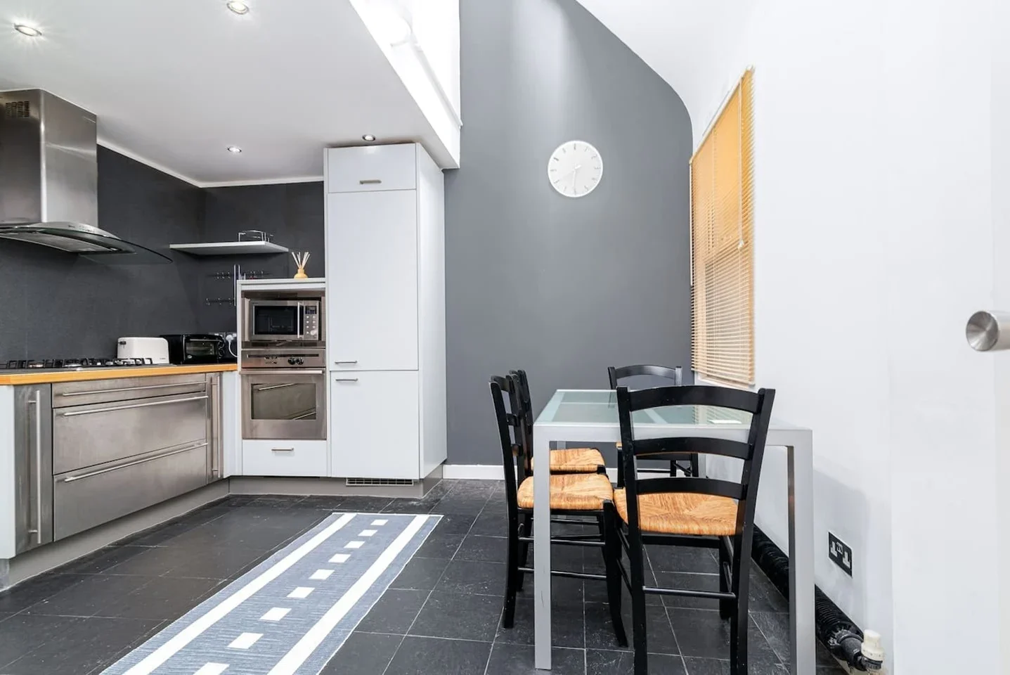 Room Hanson Street in City of Westminster