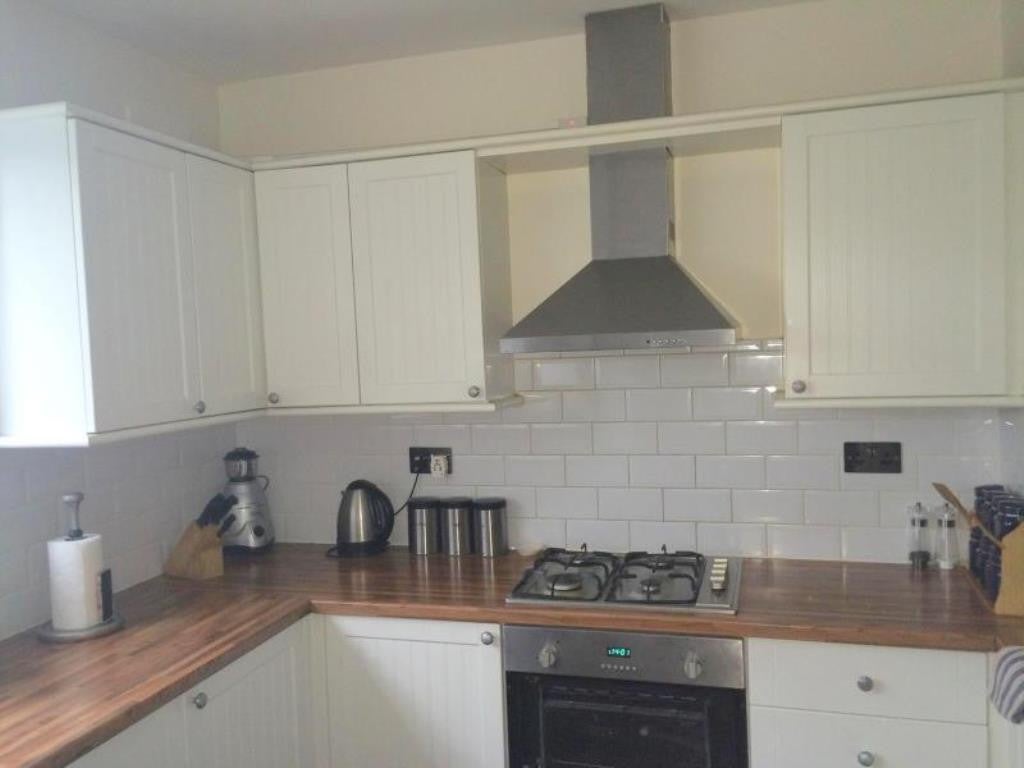 Flat Imperial Drive in Greater London