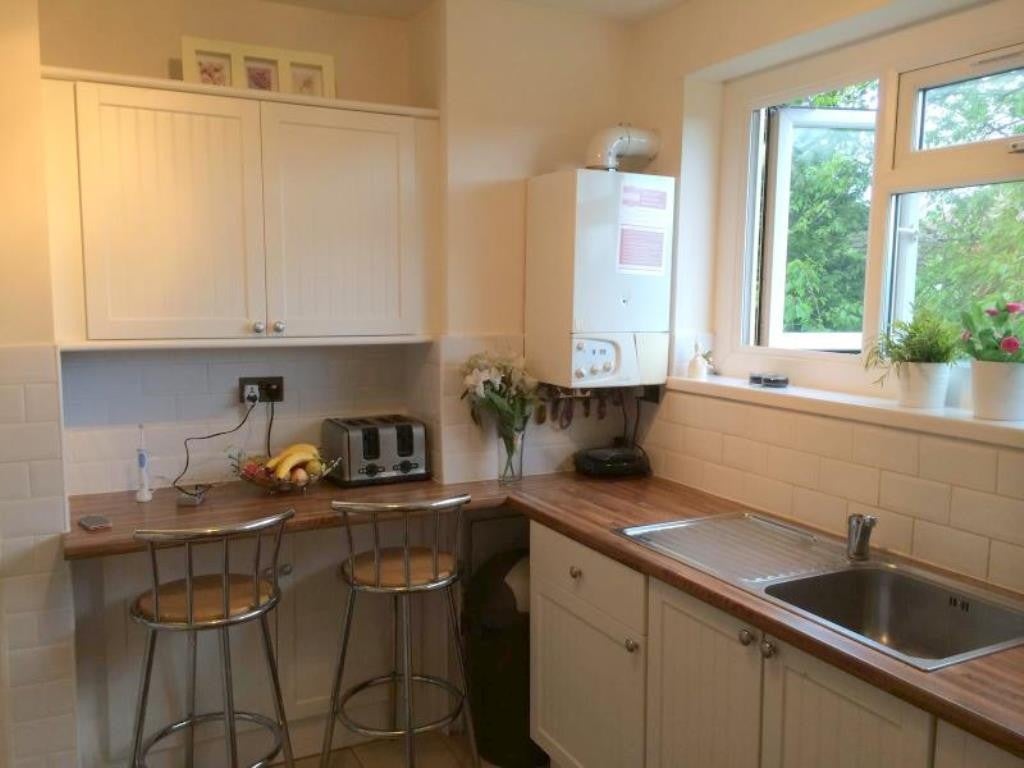 Flat Imperial Drive in Greater London