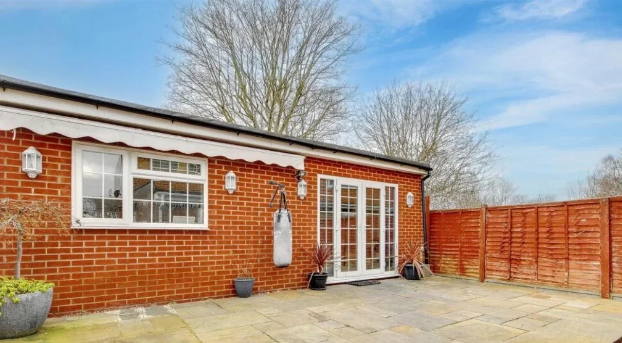Flat Herongate Road in Broxbourne