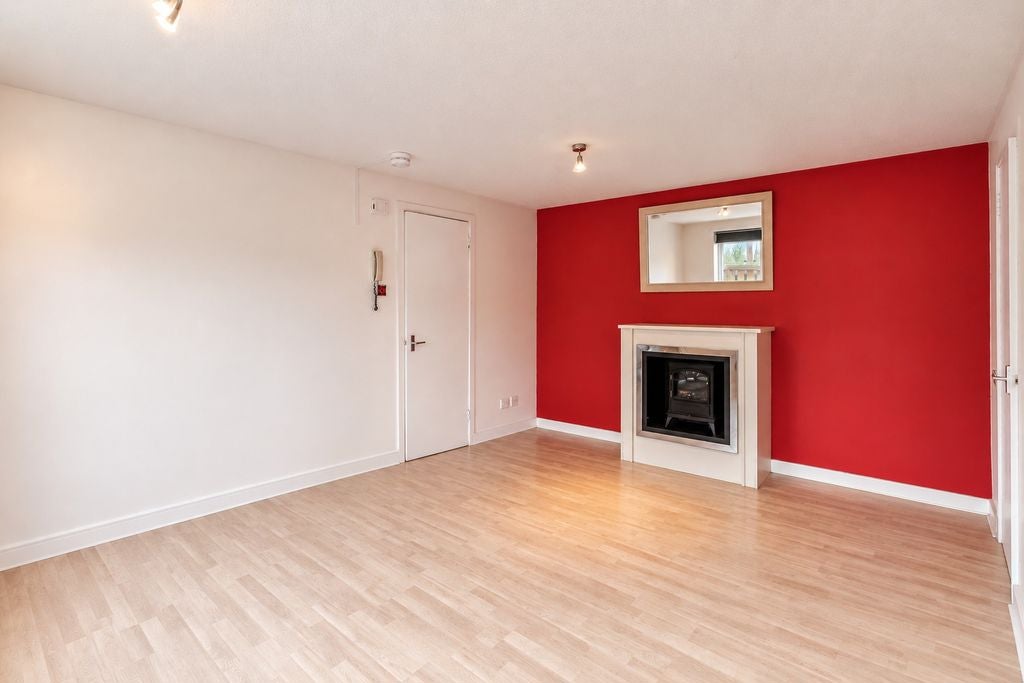 Flat Hazel Avenue in Dumbarton