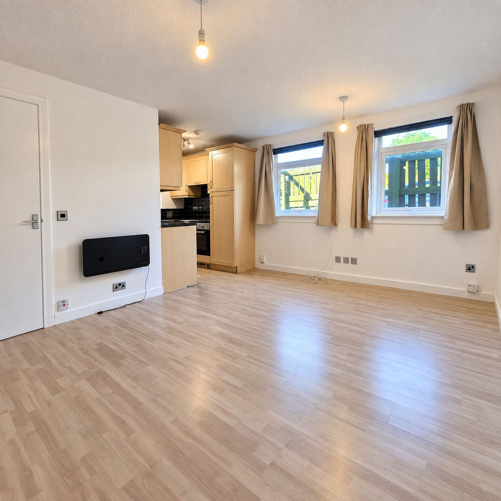 Flat Hazel Avenue in Dumbarton
