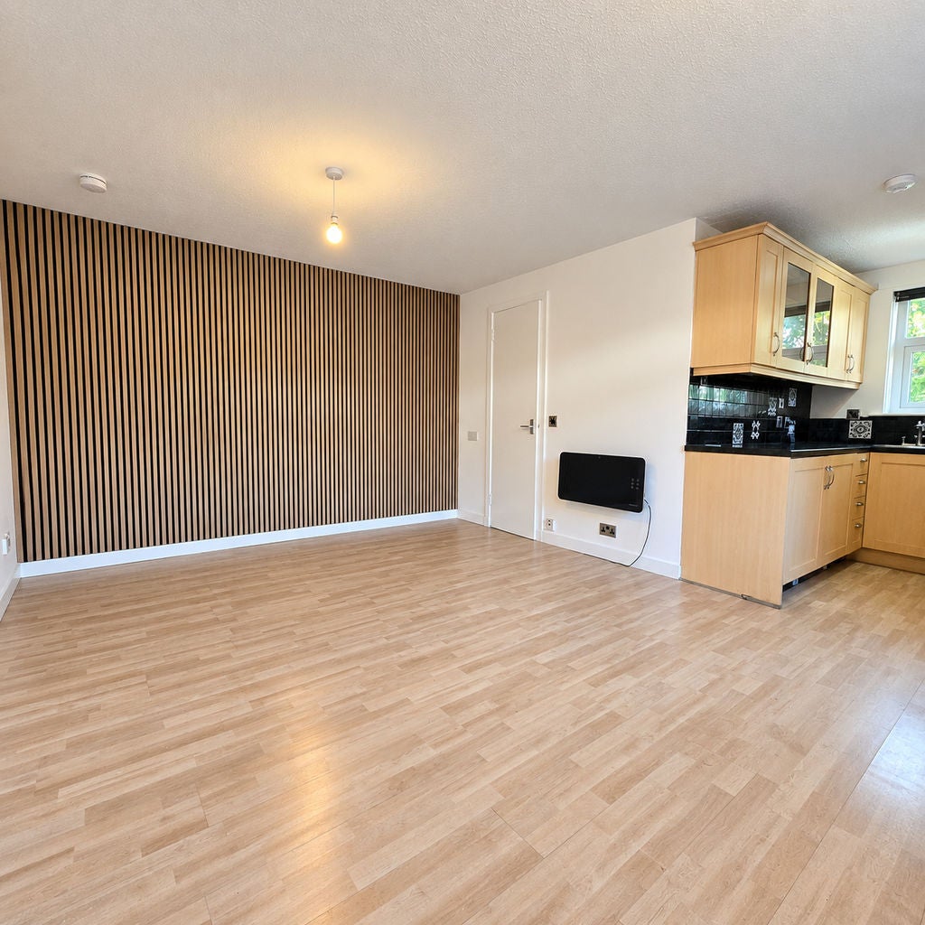 Flat Hazel Avenue in Dumbarton