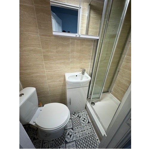 Flat Blagrove Road in London