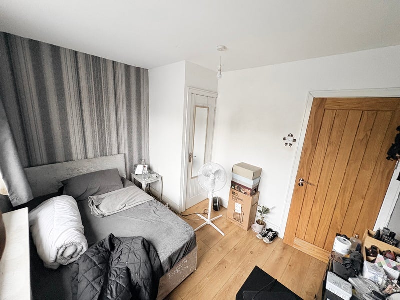 Room Conygre Grove in Bristol