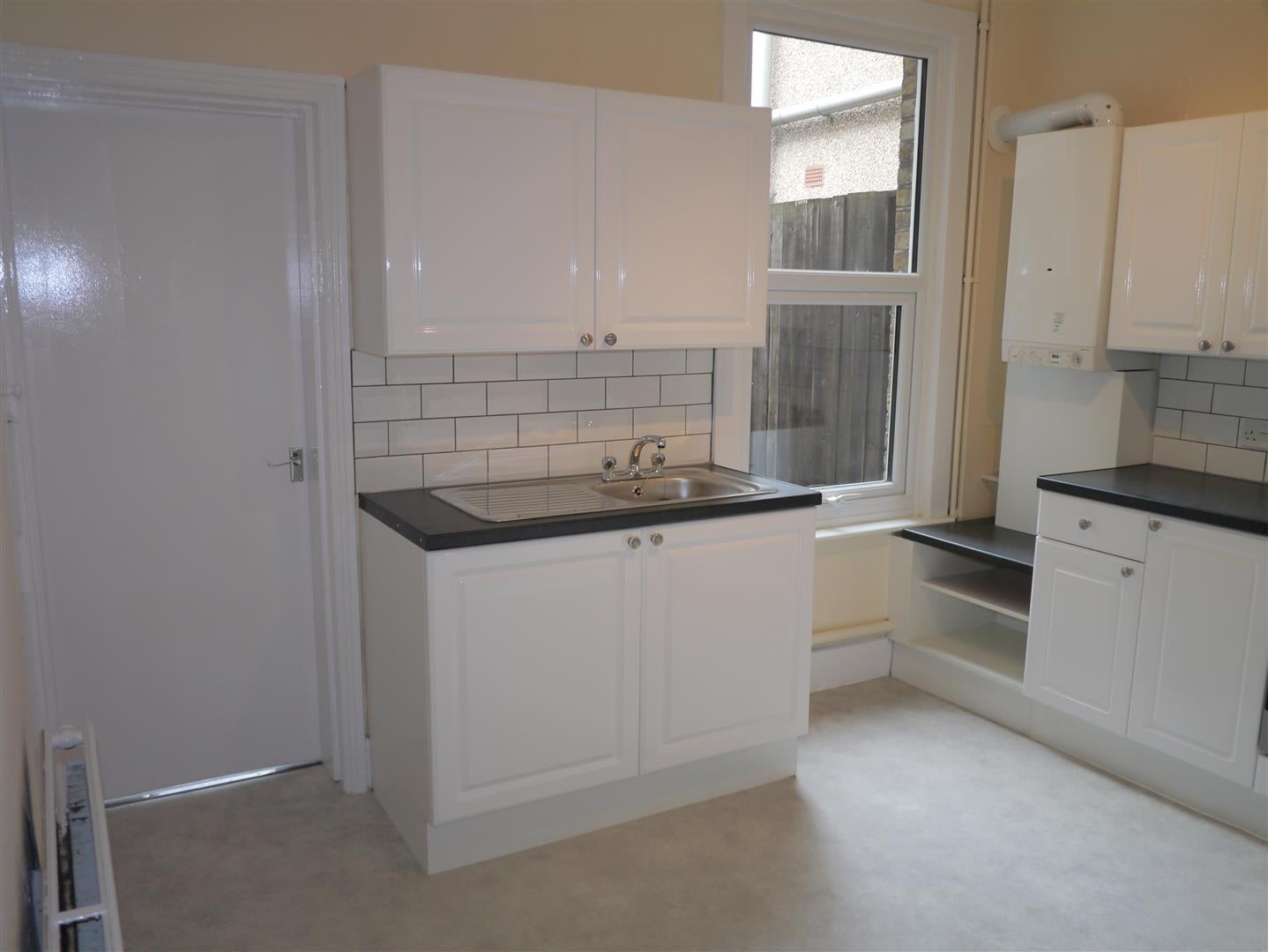 Flat Malta Road in Greater London