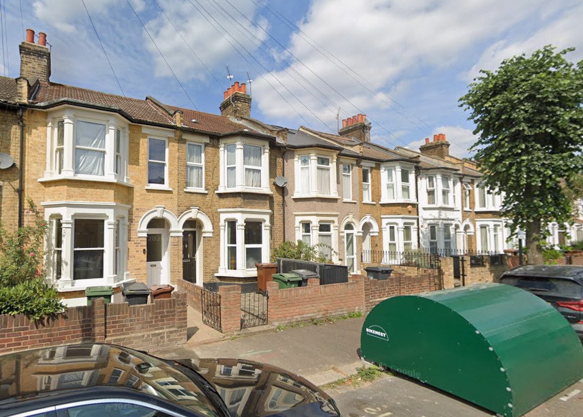 Flat Malta Road in Greater London
