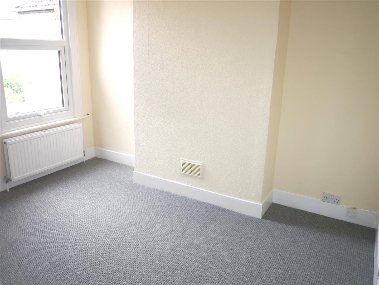 Flat Malta Road in Greater London