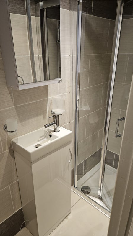 Room Oakfield Road in Greater London