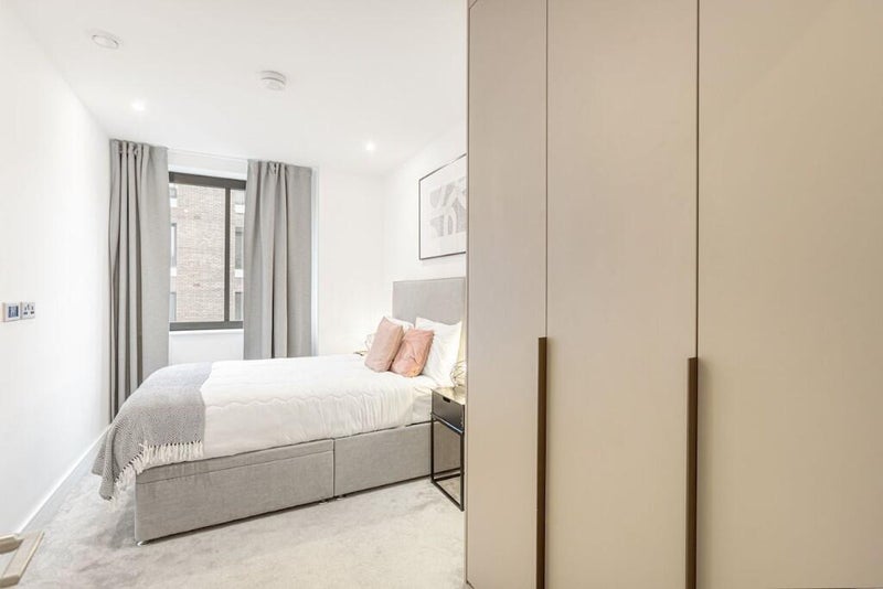 Room Cremer Street in Greater London