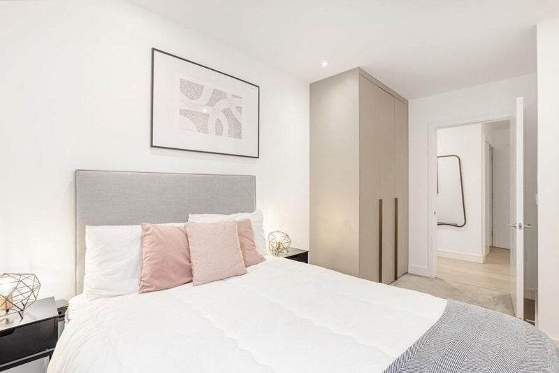 Room Cremer Street in Greater London