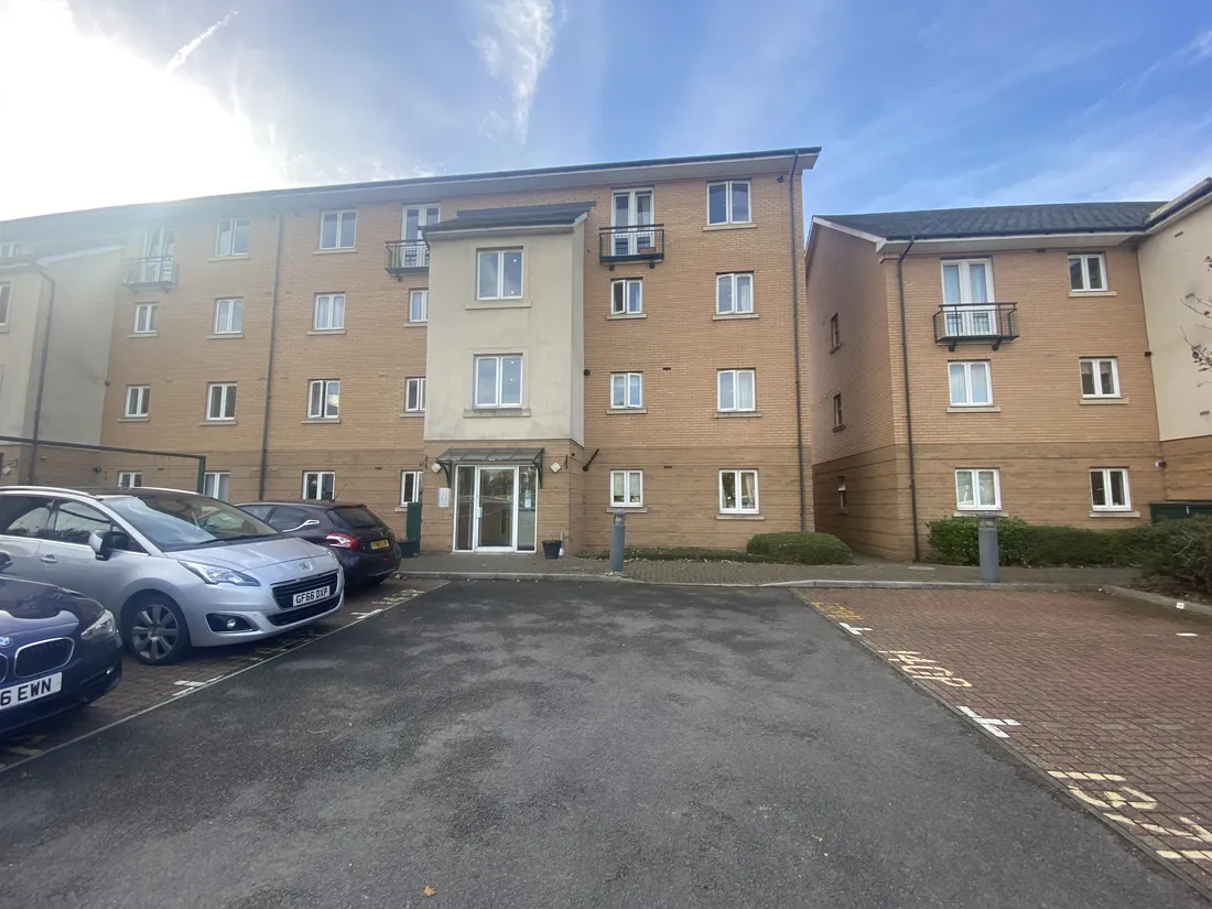Flat Lloyd George Avenue in Cardiff