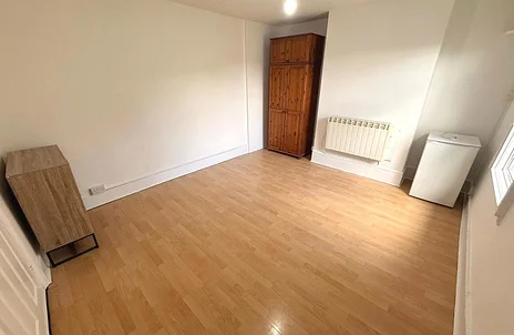 Room Tilehurst Road in Reading