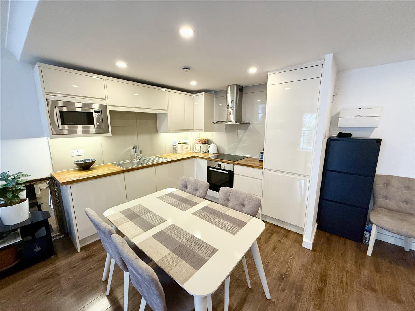 Flat Admiral Walk in City of Westminster