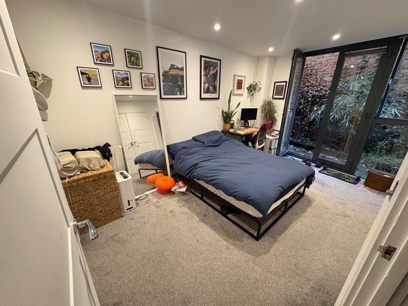 Room Tyssen Street in Greater London
