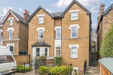 Flat Sunderland Road in Greater London