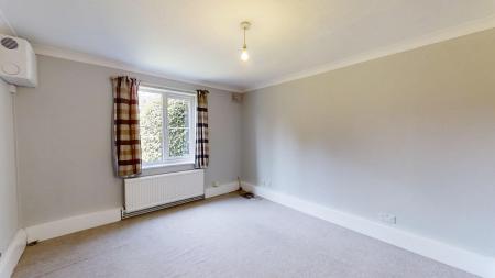 Flat Paddockhall Road in Mid Sussex