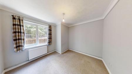 Flat Paddockhall Road in Mid Sussex