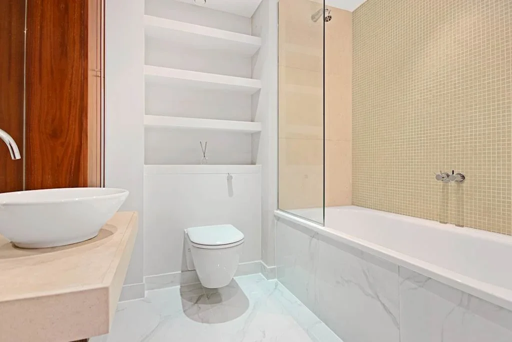 Flat Fairmont Avenue in Greater London