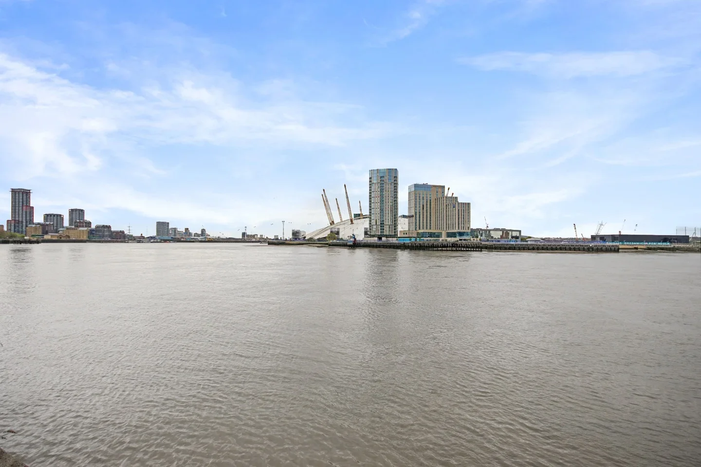 Flat Fairmont Avenue in Greater London