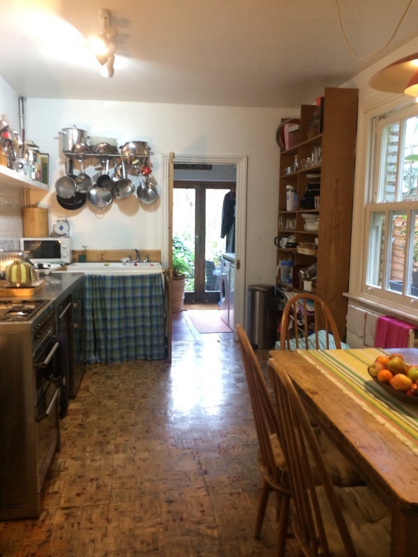 Room Beck Road in Greater London