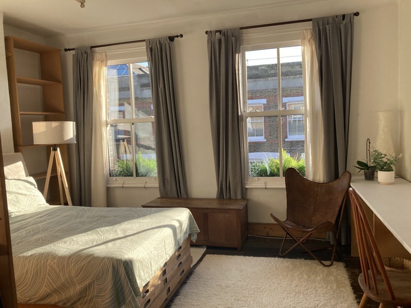 Room Beck Road in Greater London