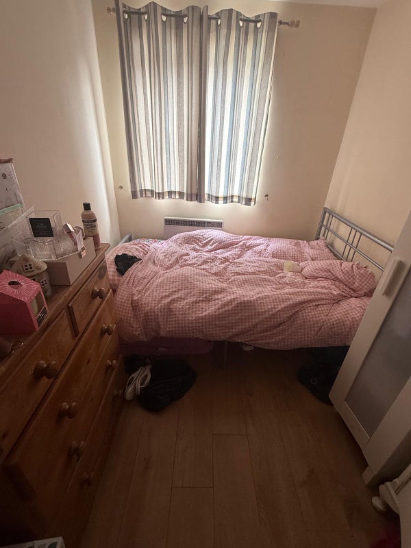 Room Stubbs Drive in Greater London