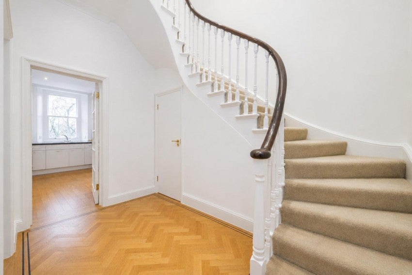 Flat Pont Street in Greater London