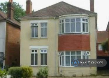 Flat Holdenhurst Road in Bournemouth