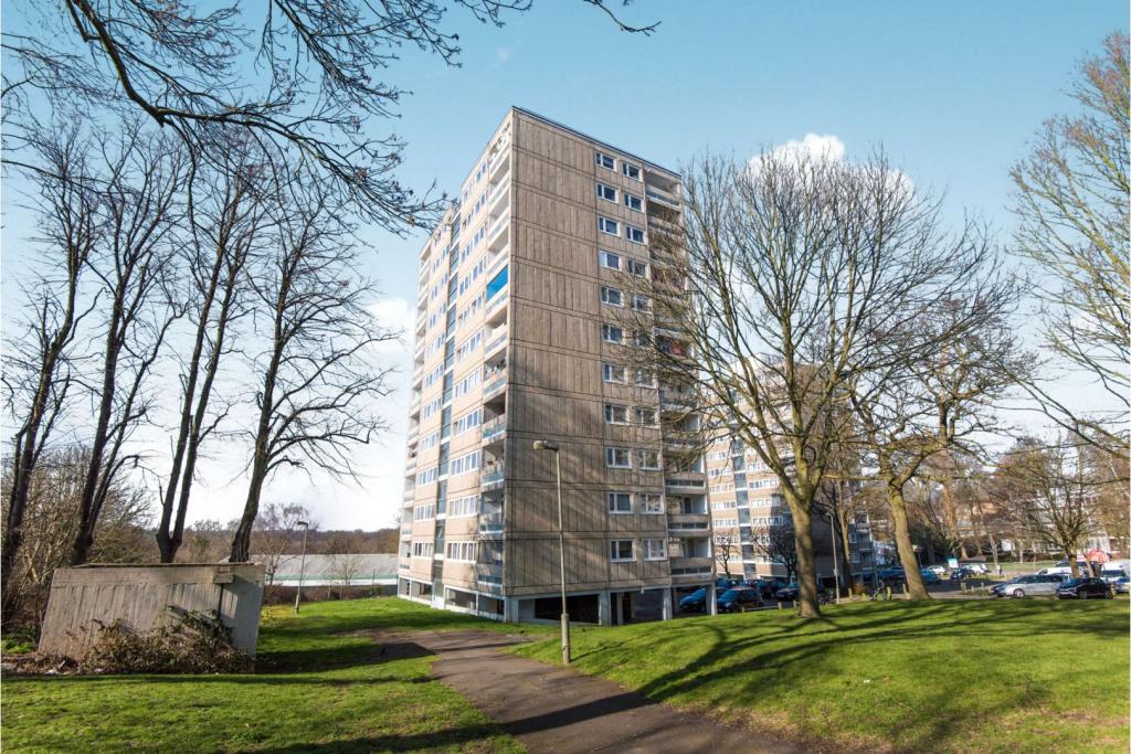 Flat Tunworth Crescent in Greater London