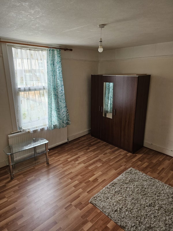 Room Whitehorse Lane in Greater London