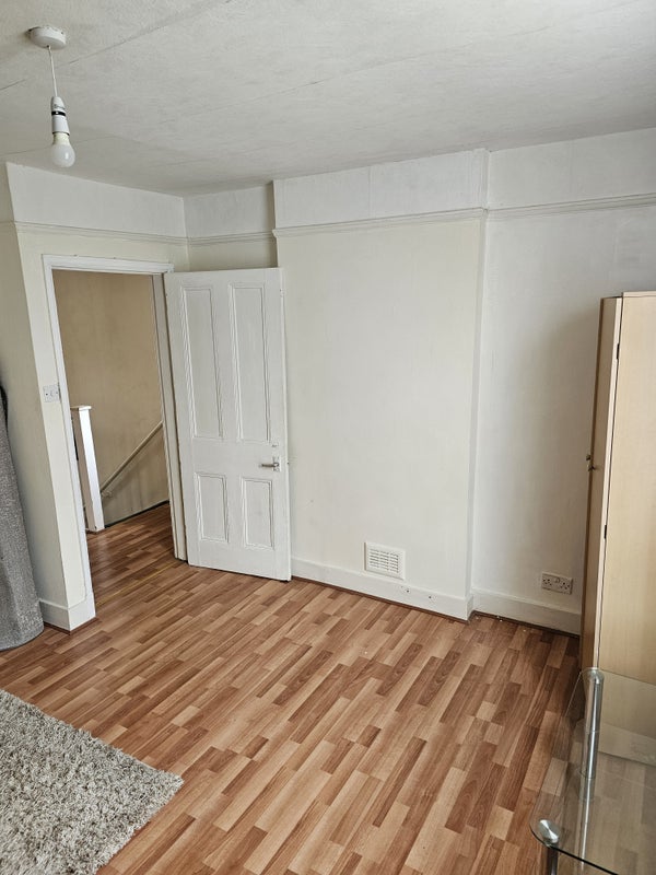 Room Whitehorse Lane in Greater London