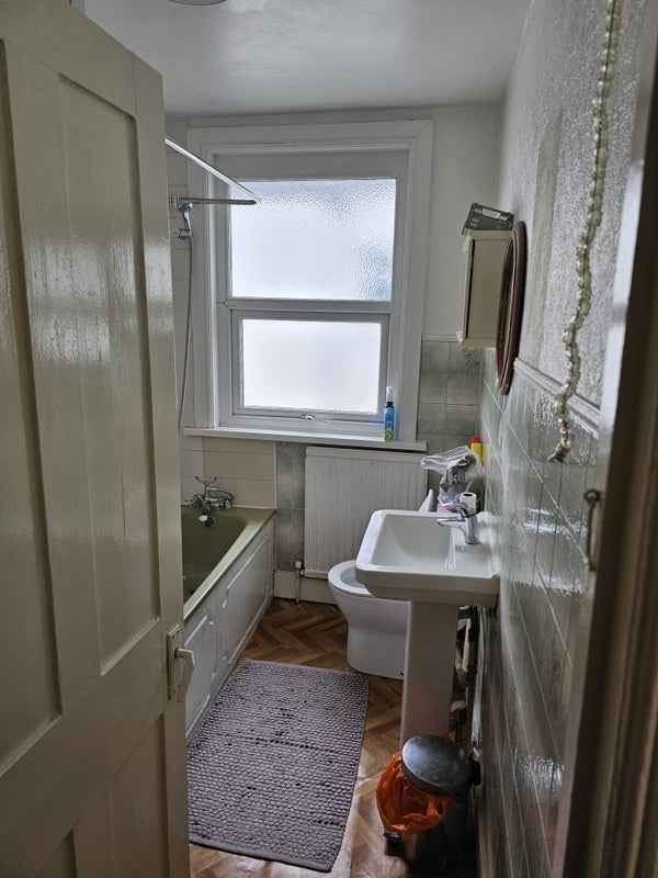 Room Whitehorse Lane in Greater London
