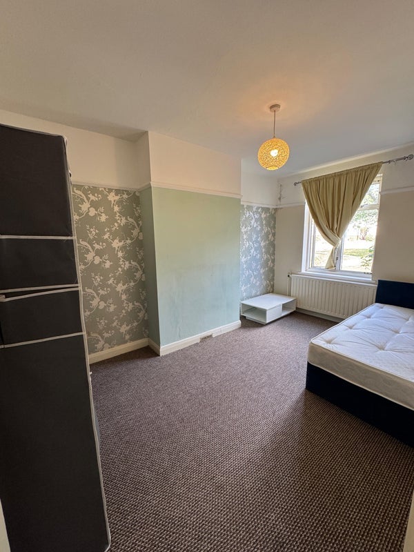 House Raleigh Close in Greater London