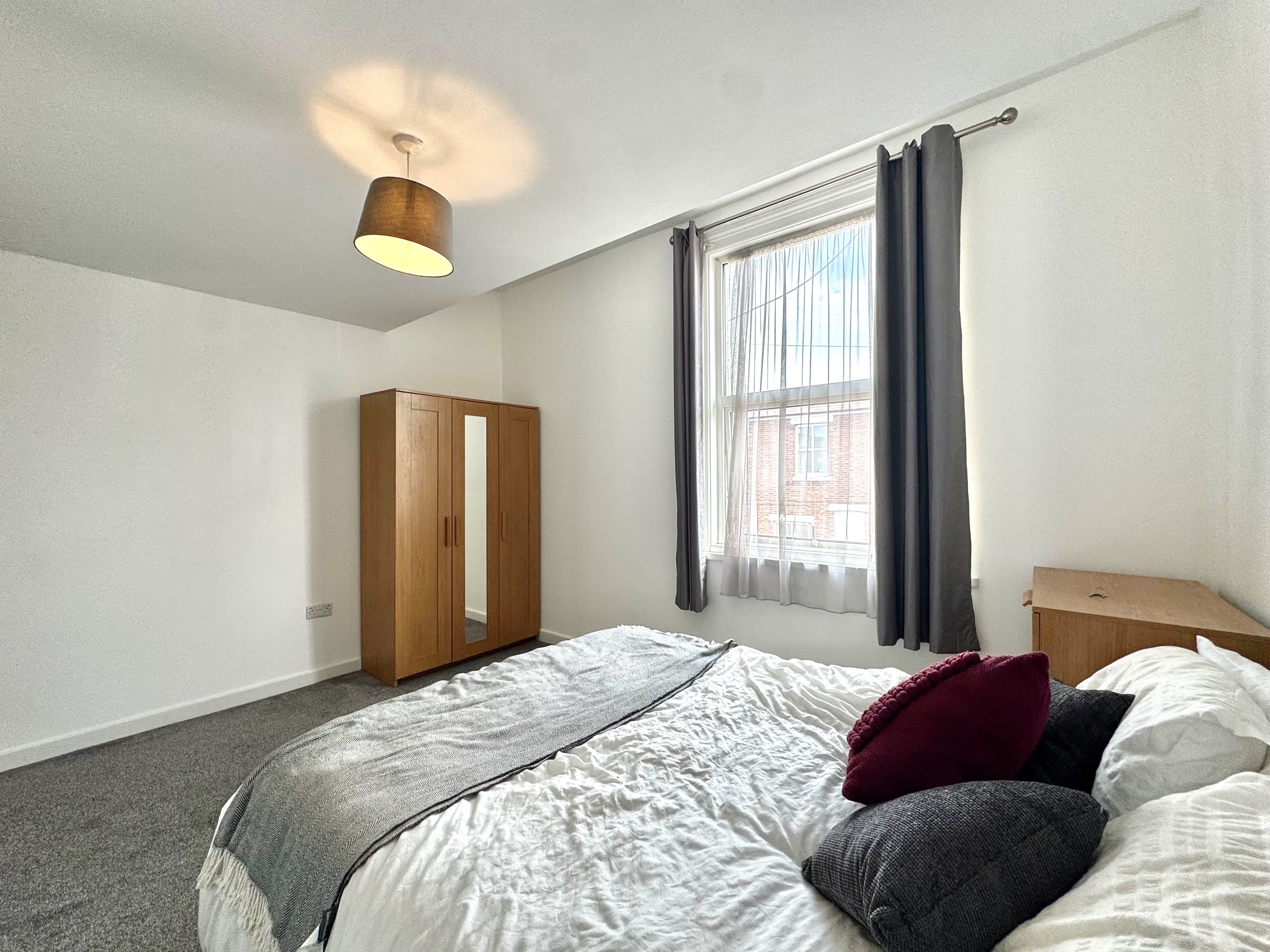 Room Chichester Road in Portsmouth