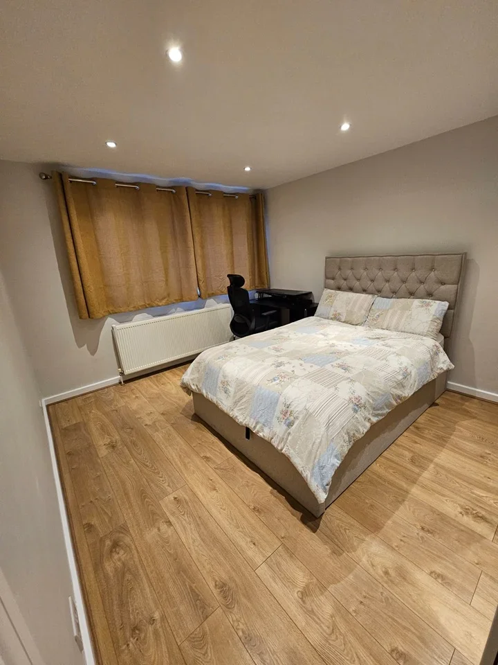 Room Oakley Park in Greater London