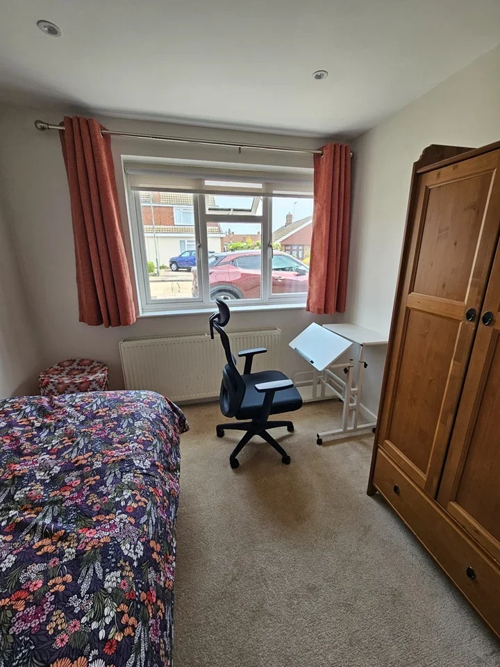 Room Oakley Park in Greater London