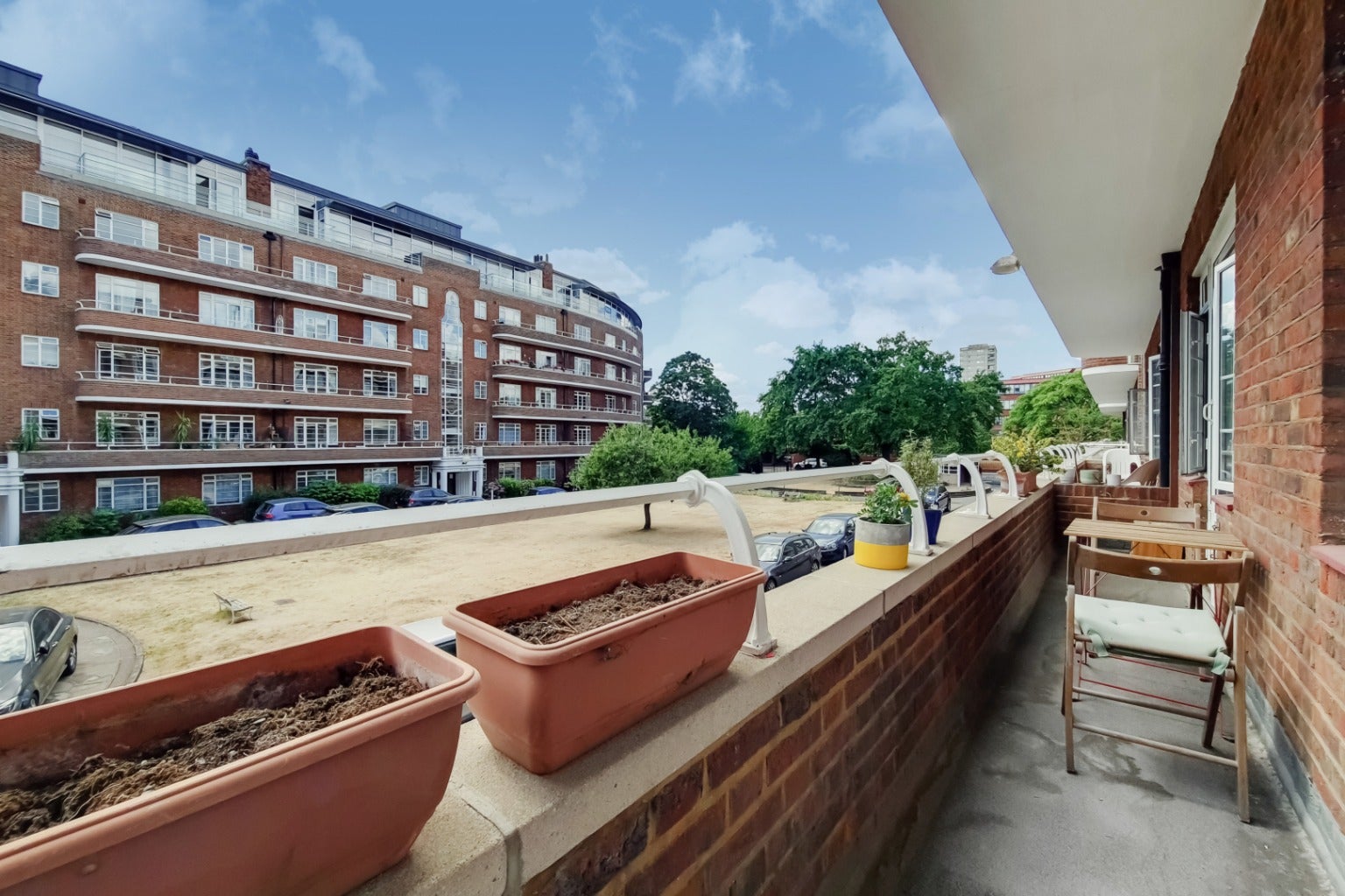 Flat Gliddon Road in Greater London