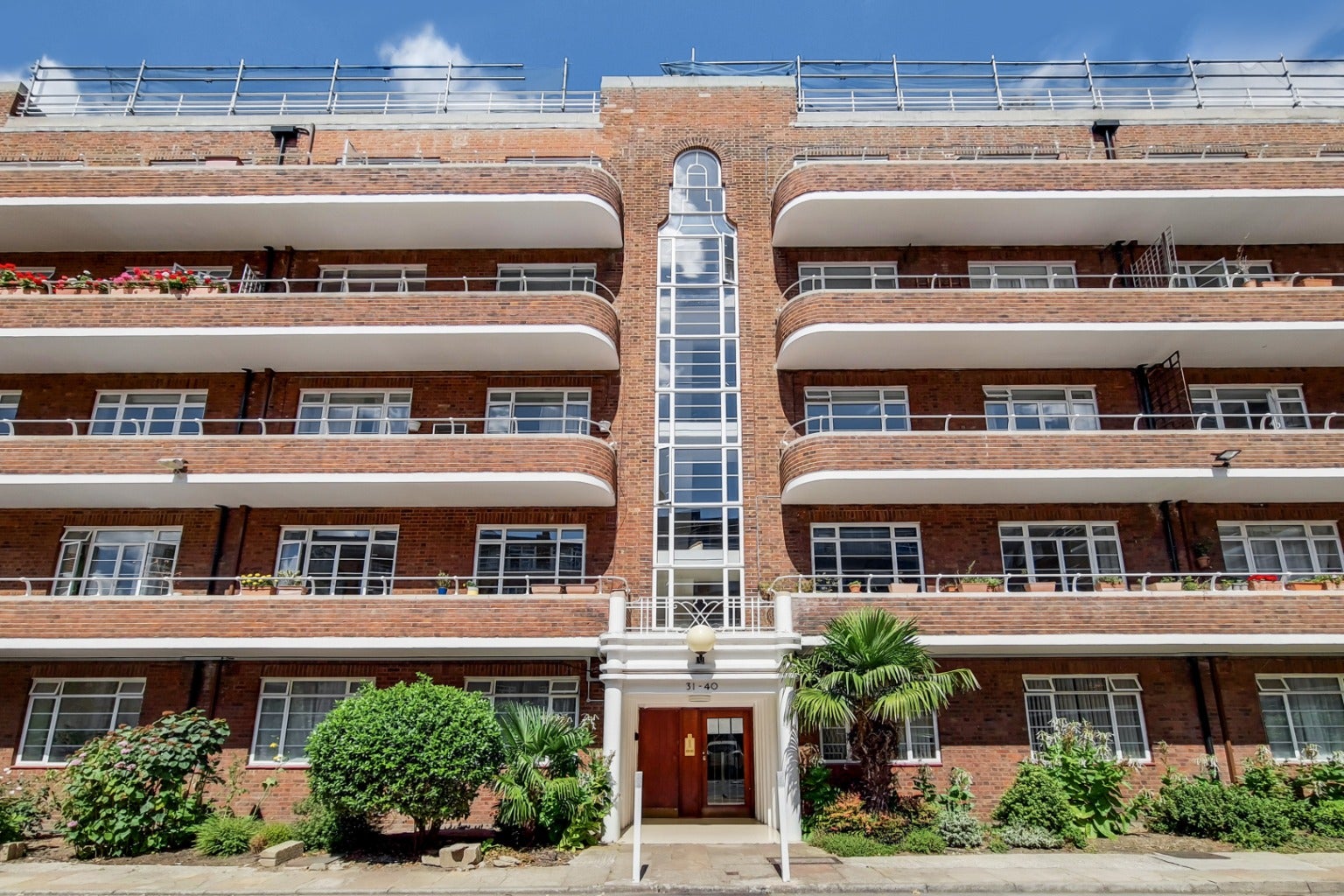 Flat Gliddon Road in Greater London