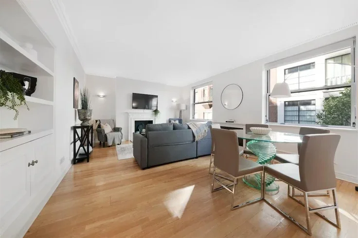Flat Davies Street in City of Westminster