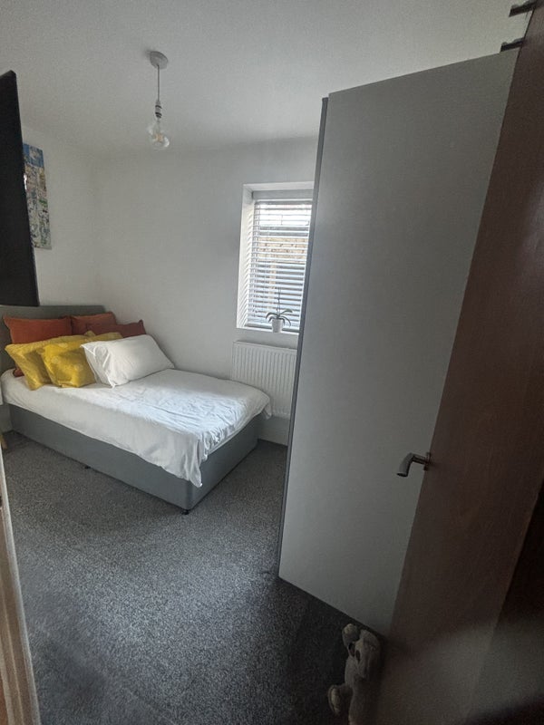 Room Songhurst Close in Greater London